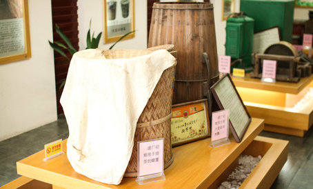 Решето для запекания чайных для листьев, использовавшееся на начальном этапе работы завода.