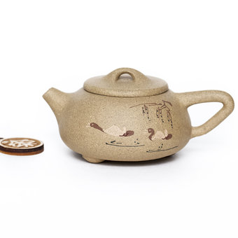 Чайник Исин, Ши Пяо, роспись глиной, №16, 80 мл арт. 3603 Чайник Исин, Ши Пяо, роспись глиной, №16, 80 мл